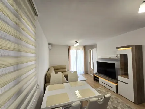 Izdavanje, stan, 50m², Tivat, Crna Gora - image 1