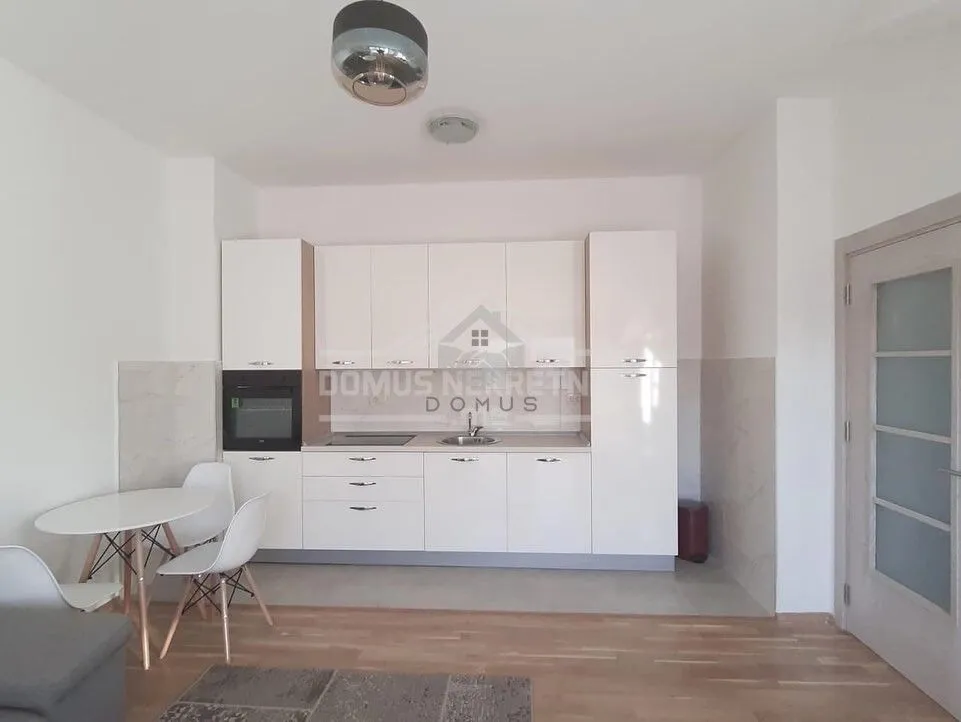 Prodaja, jednosoban stan, 45m², Blok 9, Podgorica