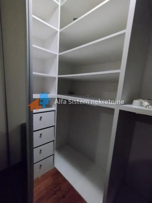 Izdavanje, dvosoban stan, 56m², Crveni Krst, Beograd