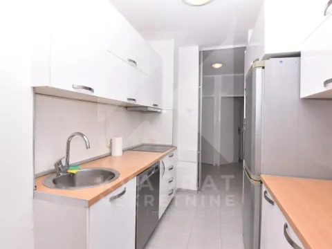 Izdavanje, dvosoban stan, 76m², Blok 6, Podgorica - image 15
