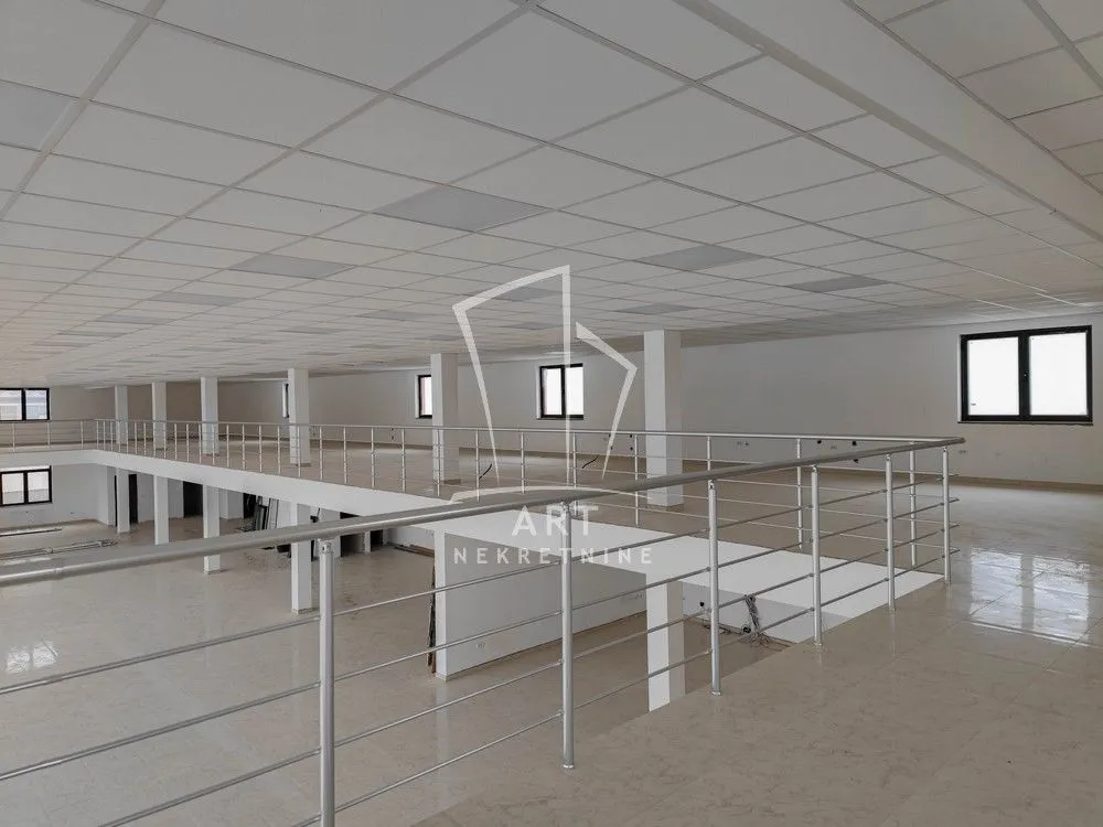 Rent, office space, 1200m², Mladenovac (mesto), Mladenovac