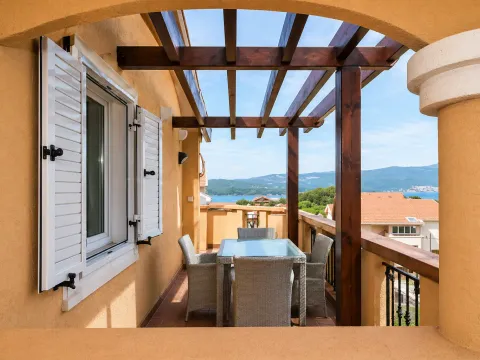 Rent, one bedroom apartment, 118m², Centar, Tivat - image 5