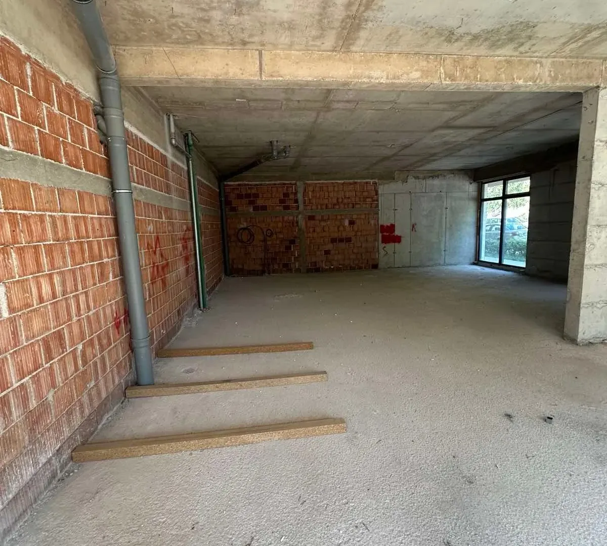 Izdavanje, poslovni prostor, 200m², Stari Aerodrom, Podgorica