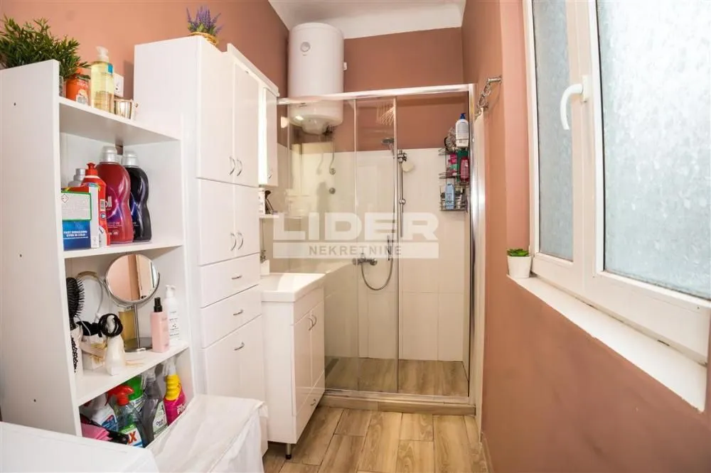 Sale, four bedroom apartment, 77m², Skadarlija, Beograd