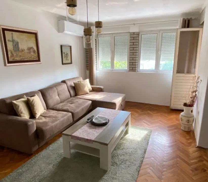 Izdavanje, dvosoban stan, 80m², Zabjelo, Podgorica