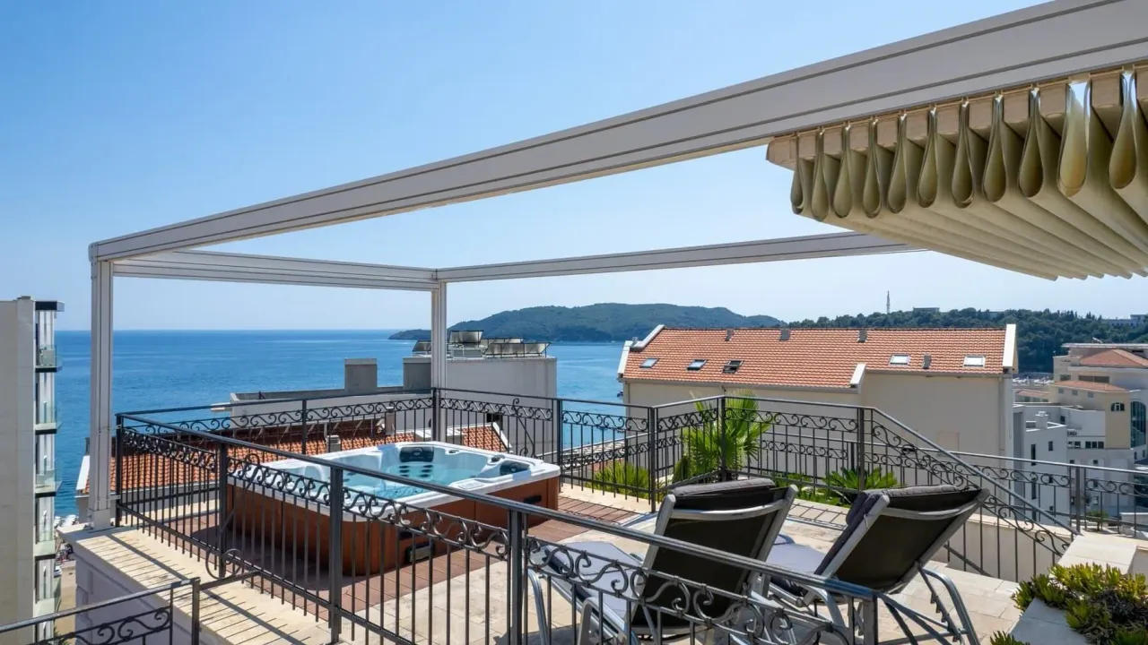 Sale, two bedroom apartment, 265m², Bečići, Budva