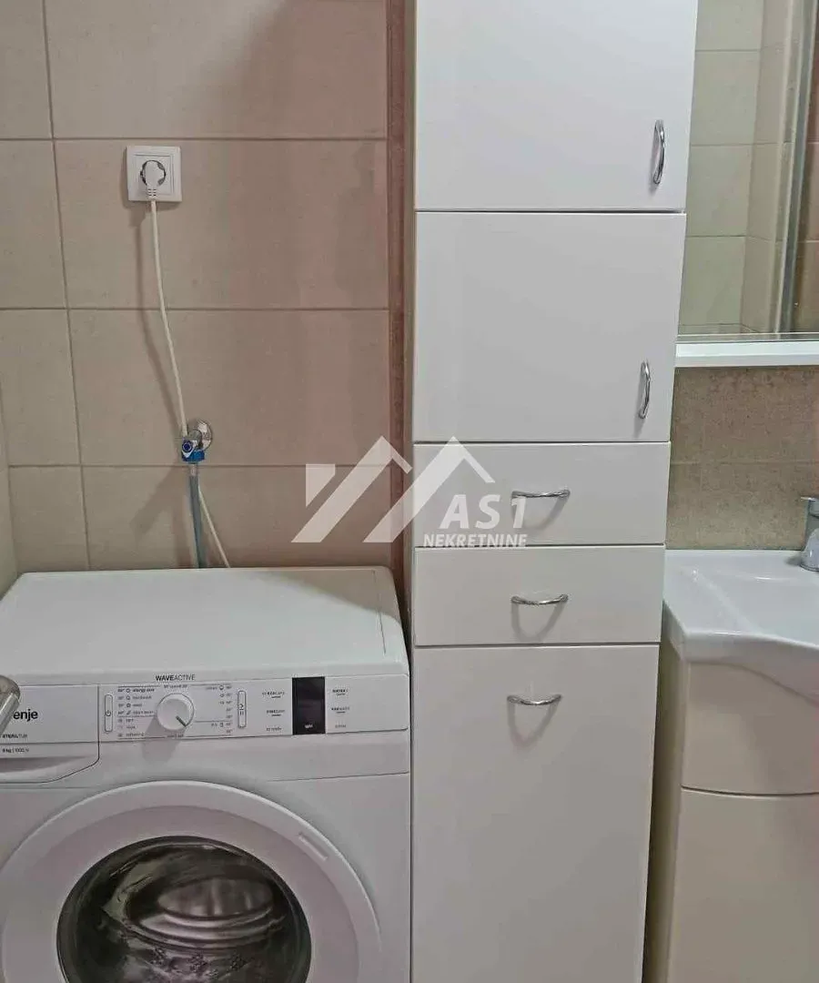 Izdavanje, trosoban stan, 74m², Vidovdansko naselje, Novi Sad Sve Podlokacije