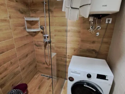 Izdavanje, dvosoban stan, 60m², Centar, Podgorica - image 2