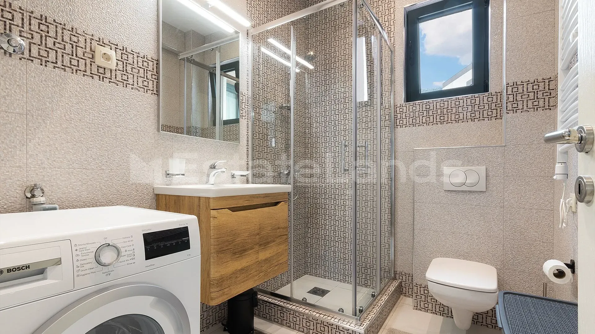 Sale, two bedroom apartment, 81m², Bečići, Budva