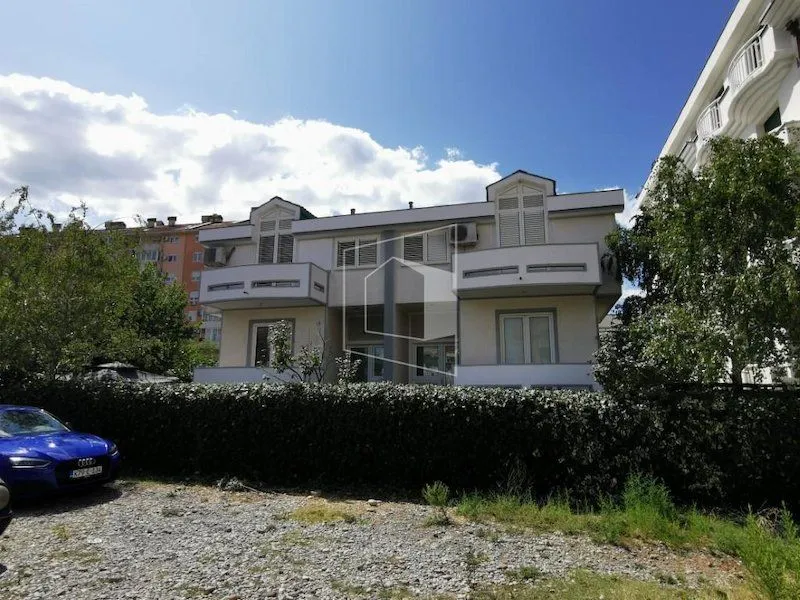 Prodaja, kuća, 350m², Podgorica, Crna Gora