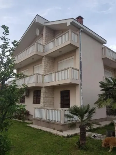 Rent, house, 95m², Bar, Crna Gora