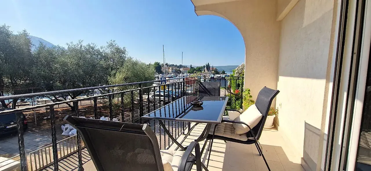 Rent, apartment, 110m², Tivat, Crna Gora