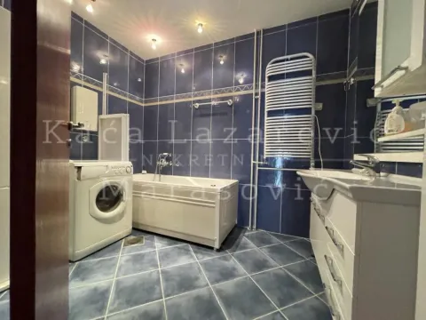 Izdavanje, trosoban stan, 126m², Savski Venac, Beograd - image 10
