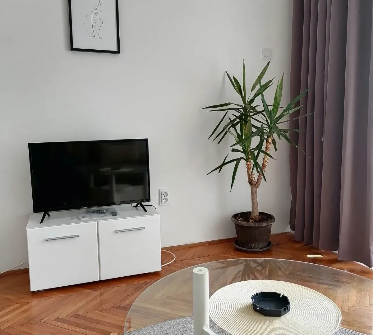 Rent, one bedroom apartment, 55m², Centar, Budva