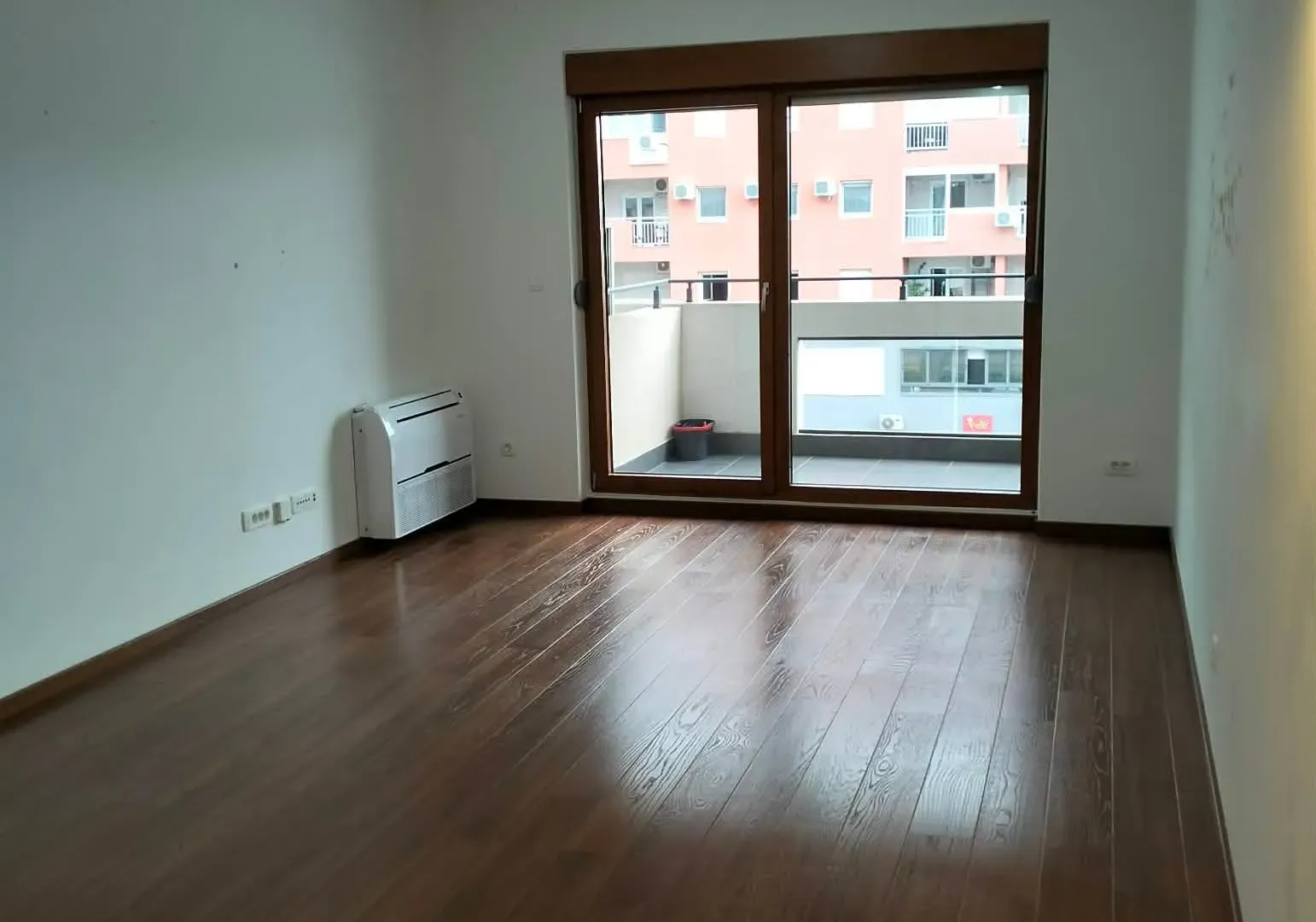 Izdavanje, dvosoban stan, 69m², Master Kvart, Podgorica