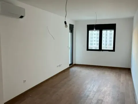 Prodaja, jednosoban stan, 52m², City Kvart, Podgorica - image 1