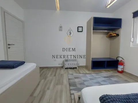 Izdavanje, dvosoban stan, 70m², Dobrota, Kotor - image 9