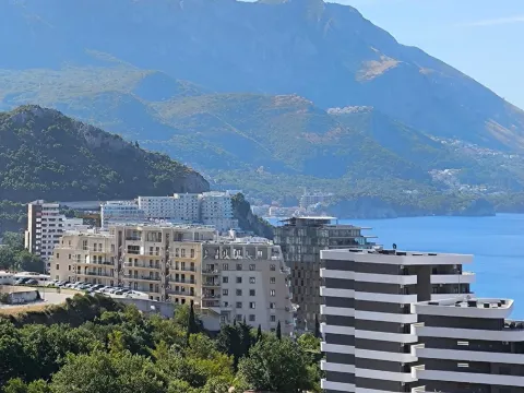 Prodaja, garsonjera, 35m², Bečići, Budva - image 2