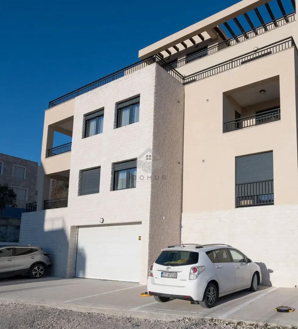 Prodaja, dvosoban stan, 63m², Tivat, Crna Gora