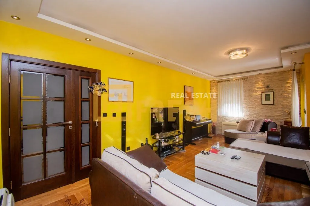 Prodaja, četvorosoban stan, 139m², Momišići, Podgorica