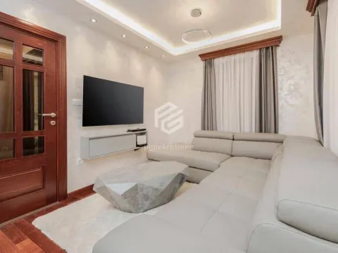 Sale, one bedroom apartment, 37m², Kotor, Crna Gora - image 1