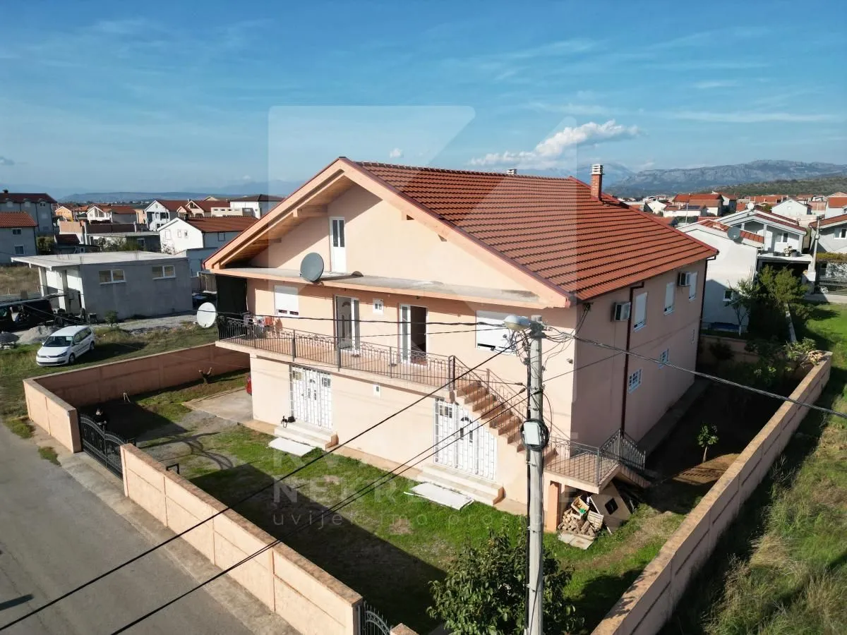 Prodaja, kuća, 246m², Karaburško Polje, Podgorica