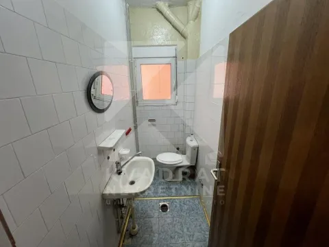 Izdavanje, kuća, 500m², Stari Aerodrom, Podgorica - image 28