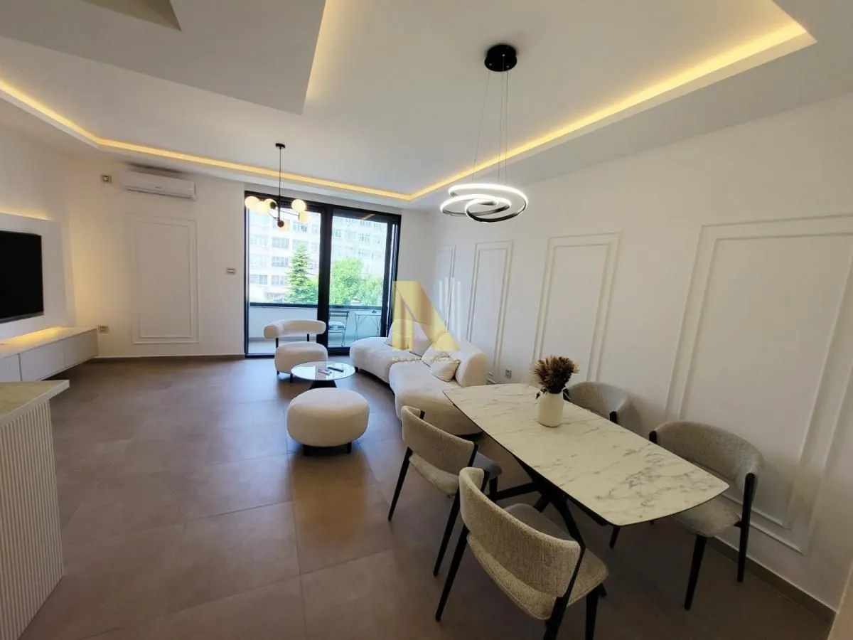 Izdavanje, trosoban stan, 73m², Centar, Novi Sad