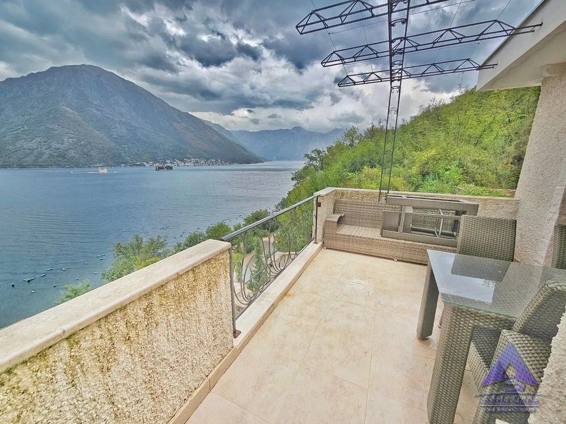 Prodaja, dvosoban stan, 103m², Kostanjica, Kotor