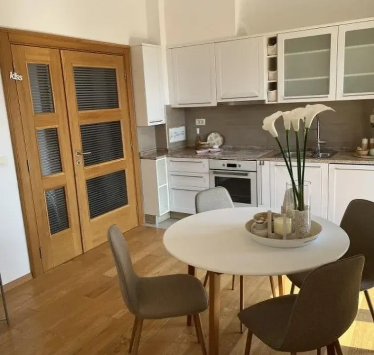 Sale, three bedroom apartment, 99m², Kalimanj, Tivat