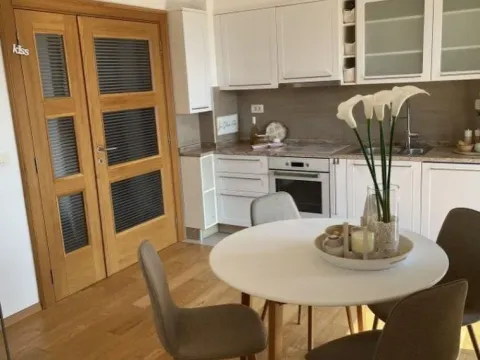 Sale, three bedroom apartment, 99m², Kalimanj, Tivat