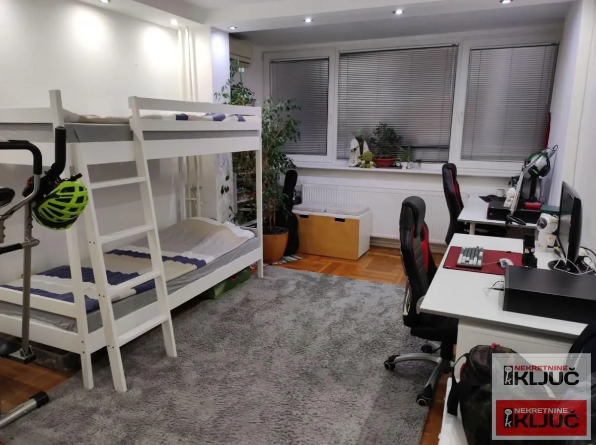 Prodaja, četvorosoban stan, 75m², Grbavica, Novi Sad Sve Podlokacije