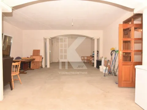Sale, house, 752m², Zelenika, Podgorica - image 24
