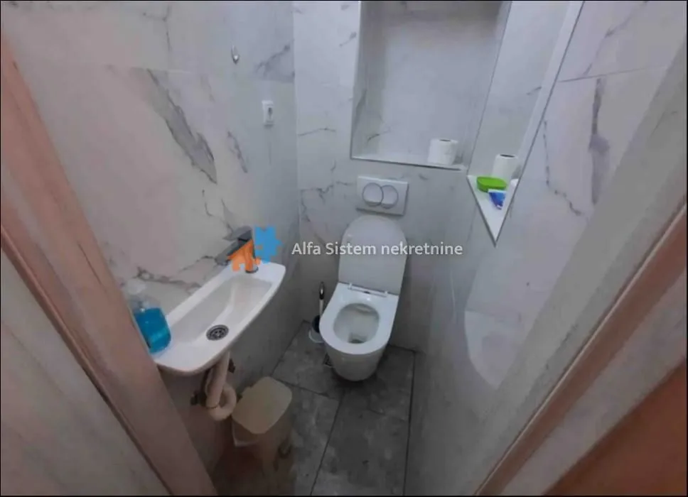 Izdavanje, trosoban stan, 70m², Kosančićev Venac, Beograd