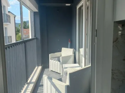 Izdavanje, dvosoban stan, 70m², Kalimanj, Tivat - image 3