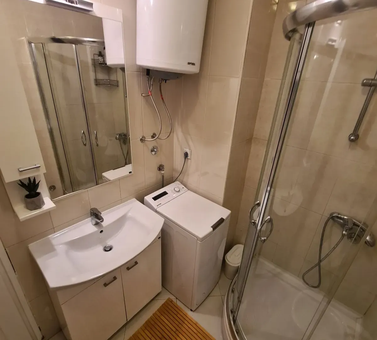 Izdavanje, dvosoban stan, 65m², Stara Varoš, Podgorica