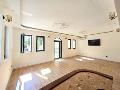 Prodaja, ugostiteljski objekat, 440m², Budva, Crna Gora - image 2