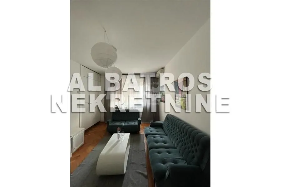 Izdavanje, trosoban stan, 70m², Kalenić Pijaca, Vračar Sve Podlokacije