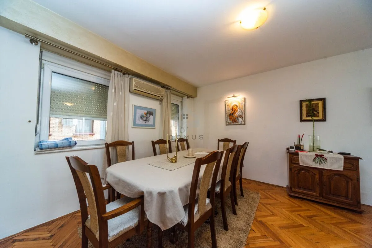 Prodaja, trosoban stan, 120m², Centar, Podgorica