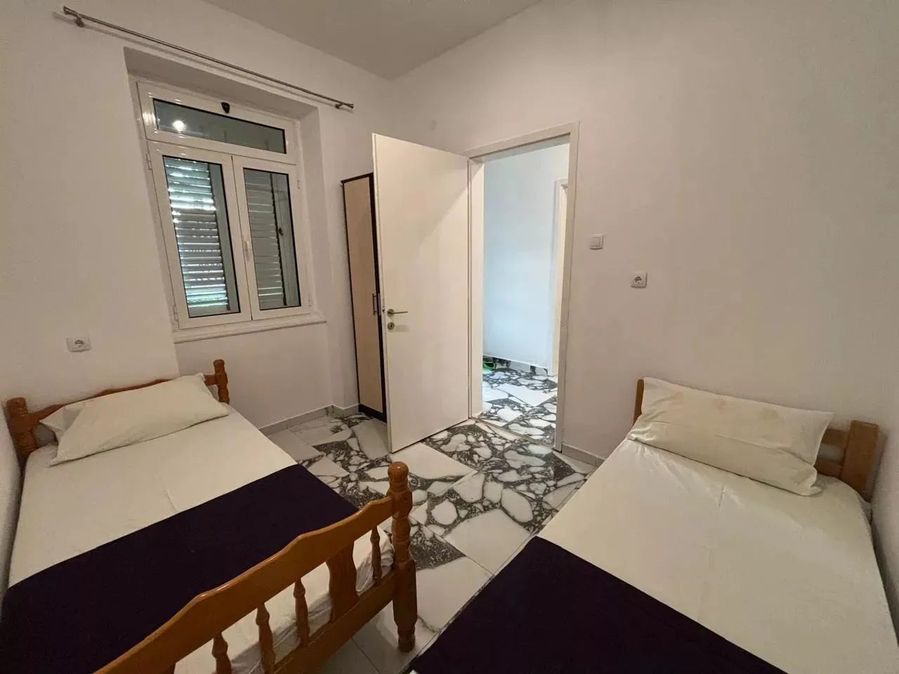 Izdavanje, dvosoban stan, 65m², Tivat, Crna Gora