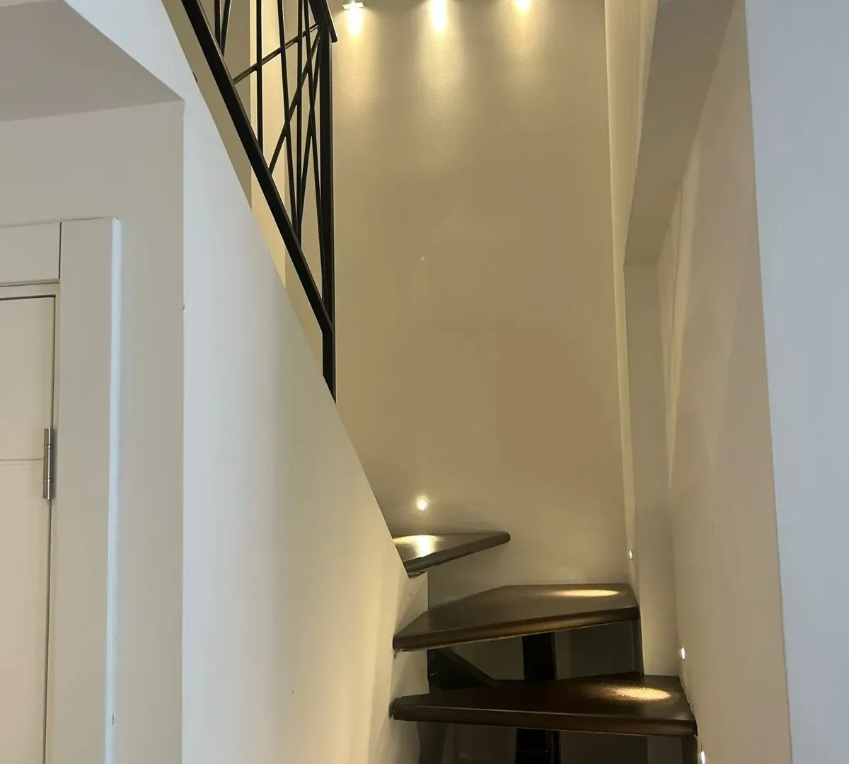 Prodaja, dvosoban stan, 94m², Momišići, Podgorica