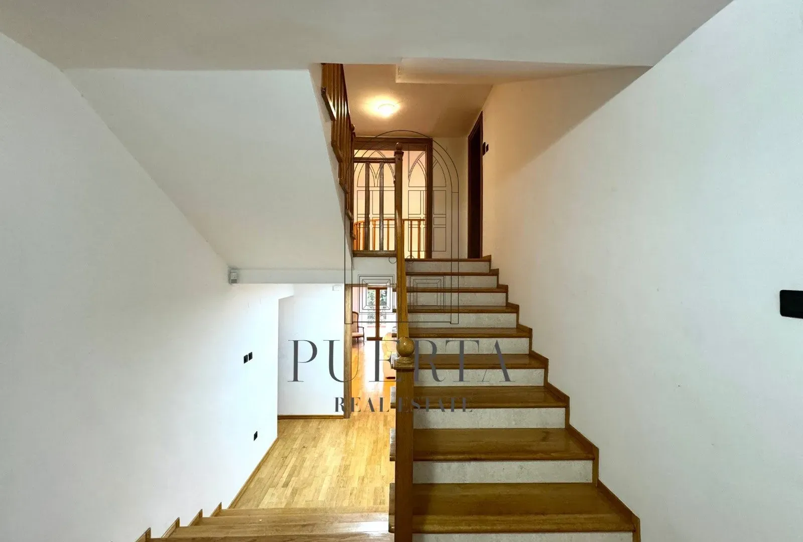 Rent, house, 300m², Gorica C, Podgorica
