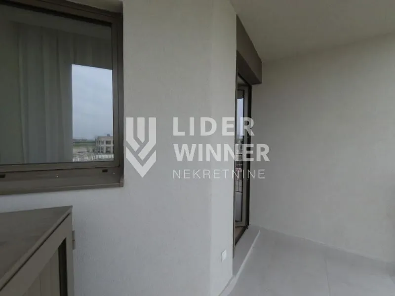 Izdavanje, trosoban stan, 82m², Savski Venac, Beograd