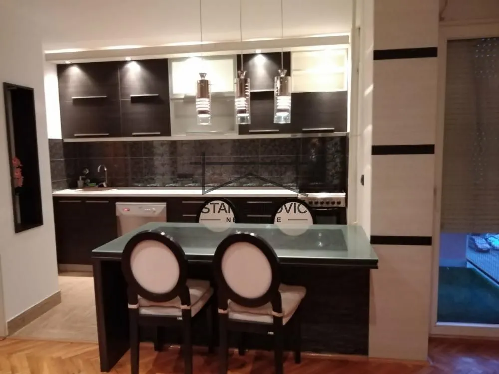 Izdavanje, dvosoban stan, 60m², Sajam, Novi Sad Sve Podlokacije