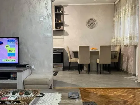 Rent, three bedroom apartment, 100m², Pejton, Podgorica - image 3