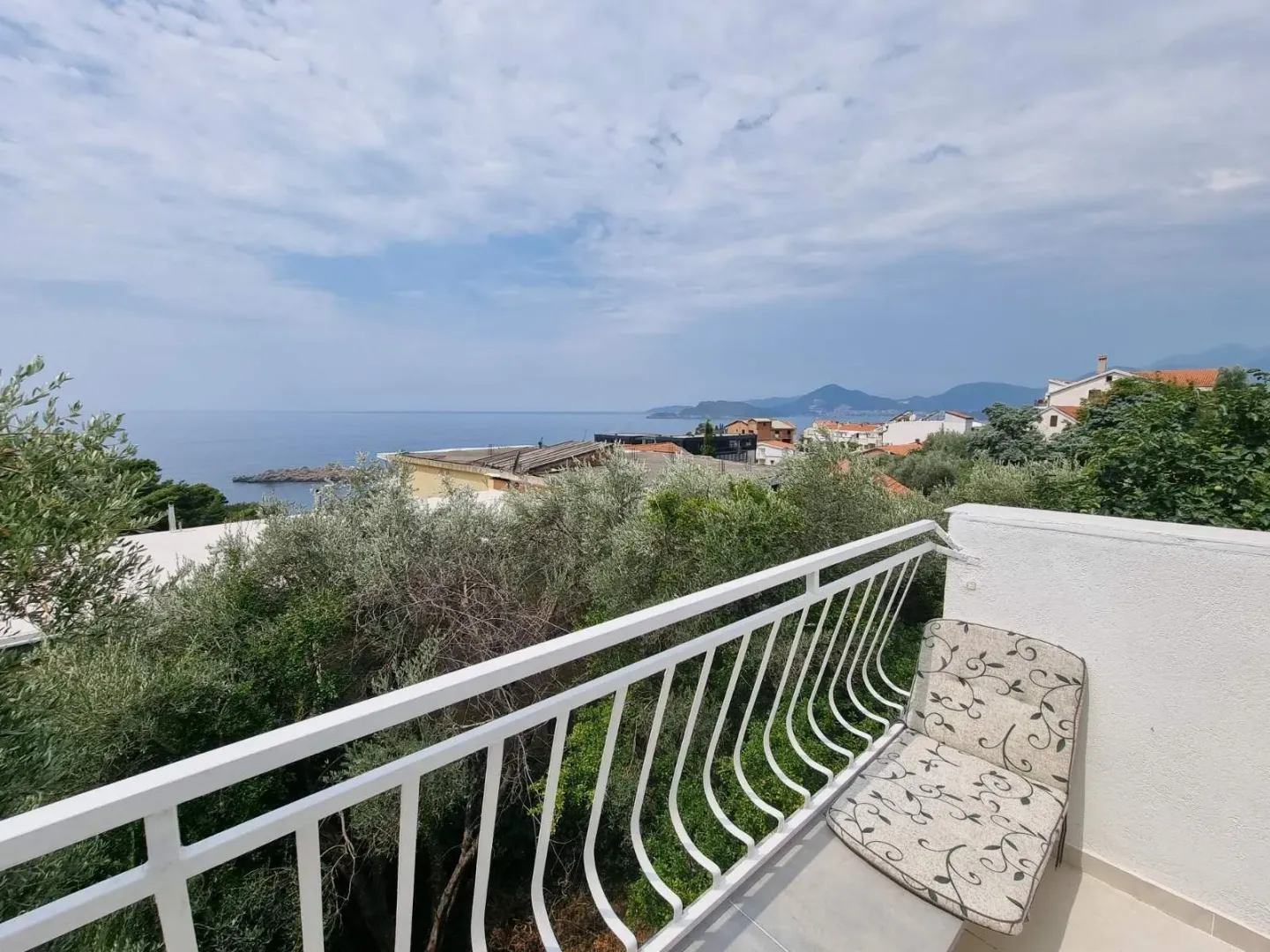 Rent, two bedroom apartment, 120m², Sveti Stefan, Budva