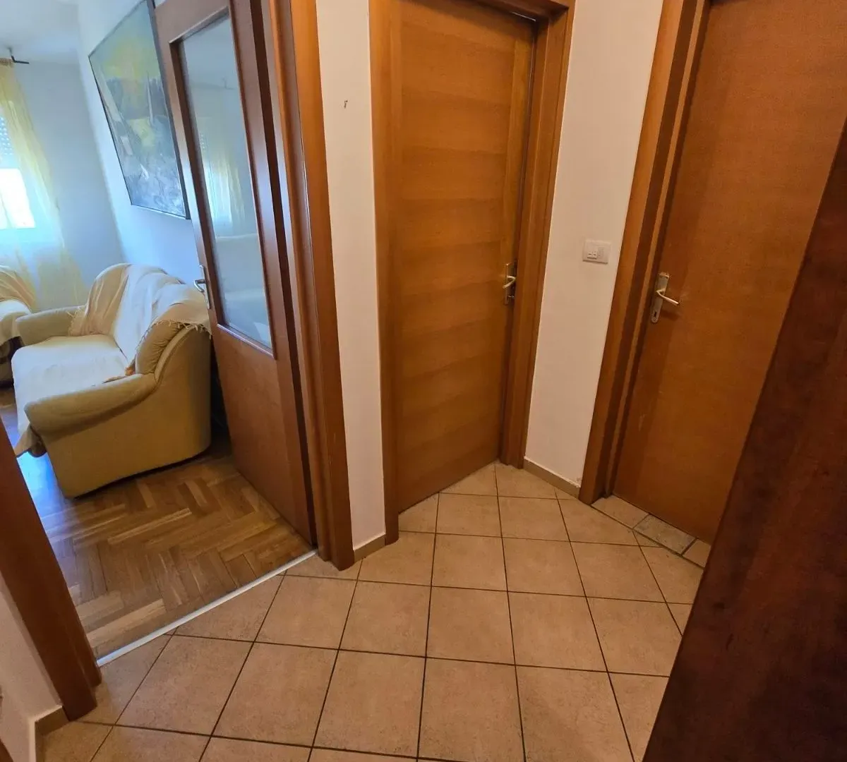 Izdavanje, jednosoban stan, 48m², Stari Aerodrom, Podgorica