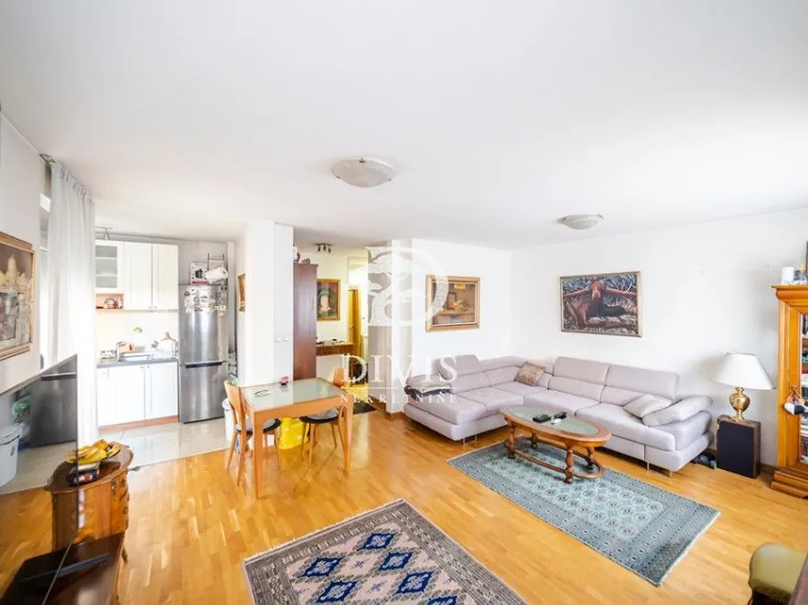 Sale, apartment, 83m², Neimar, Vračar Sve Podlokacije