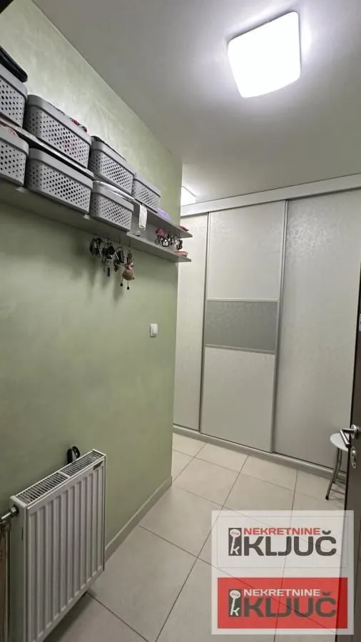 Prodaja, četvorosoban stan, 84m², Novo naselje, Novi Sad