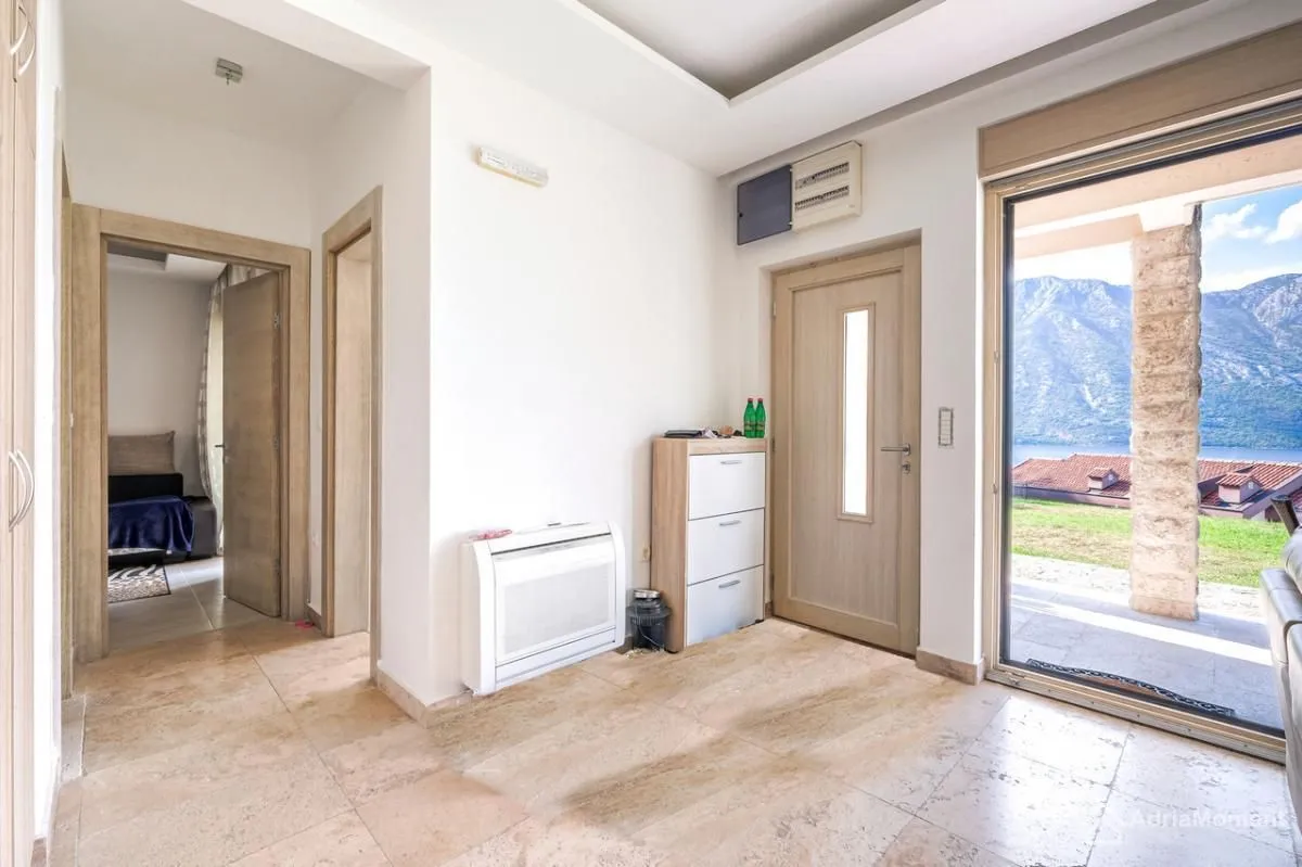 Sale, two bedroom apartment, 68m², Kostanjica, Kotor